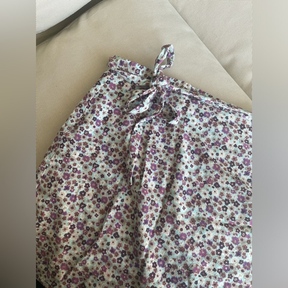 Aritzia flowery skirt - Picture 8 of 9